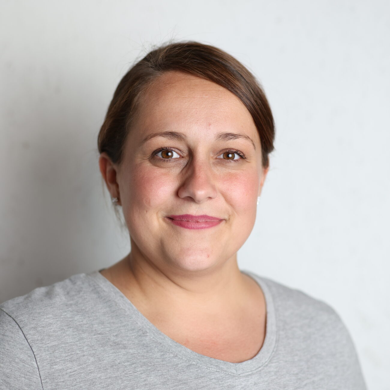 Regina Kalludra, Administration bei AK-Royal